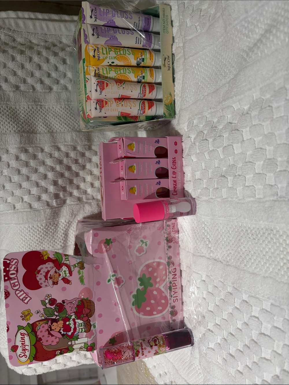 Strawberry Lip Gloss Set โ Pink Crystal lip gloss.